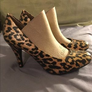 Steve Madden Leopard Pumps (7.5)